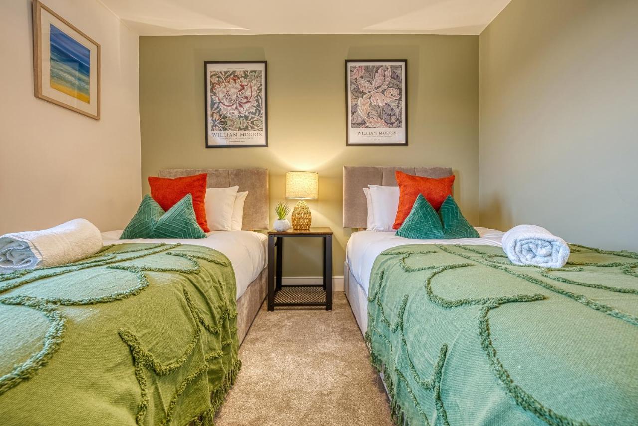 Ashcroft Loft By Timeless Stays - Stunning 3 Bedroom, 2 Bathrooms, Charming Central Apartment Featuring A Balcony Cirencester Exterior foto