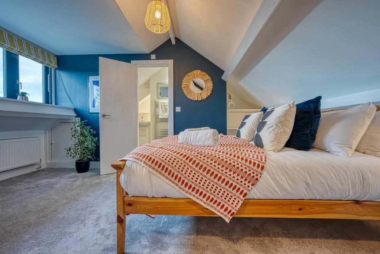 Ashcroft Loft By Timeless Stays - Stunning 3 Bedroom, 2 Bathrooms, Charming Central Apartment Featuring A Balcony Cirencester Exterior foto