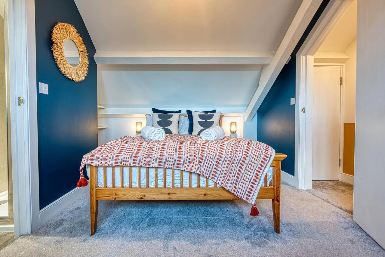 Ashcroft Loft By Timeless Stays - Stunning 3 Bedroom, 2 Bathrooms, Charming Central Apartment Featuring A Balcony Cirencester Exterior foto