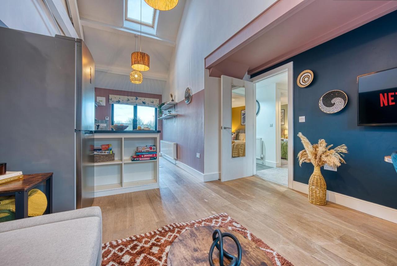 Ashcroft Loft By Timeless Stays - Stunning 3 Bedroom, 2 Bathrooms, Charming Central Apartment Featuring A Balcony Cirencester Exterior foto