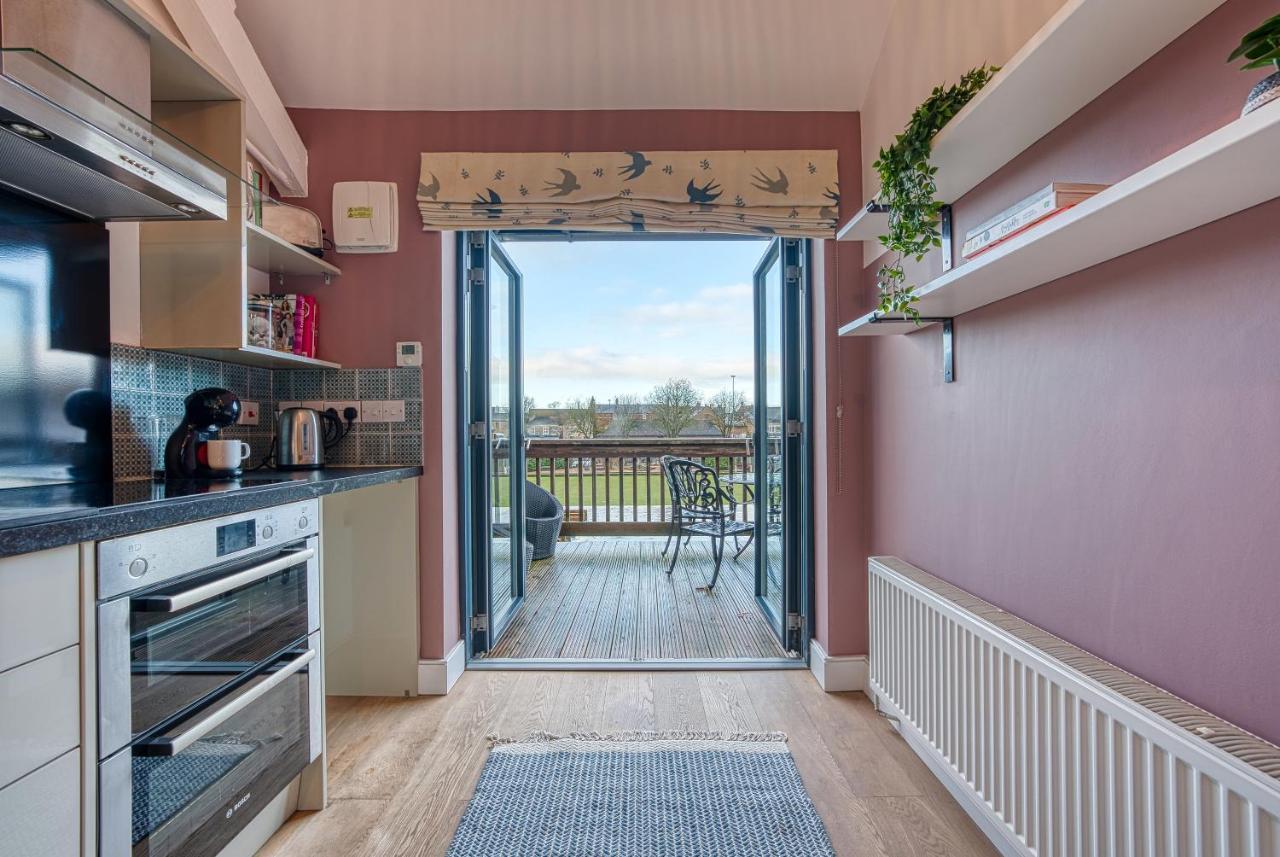 Ashcroft Loft By Timeless Stays - Stunning 3 Bedroom, 2 Bathrooms, Charming Central Apartment Featuring A Balcony Cirencester Exterior foto