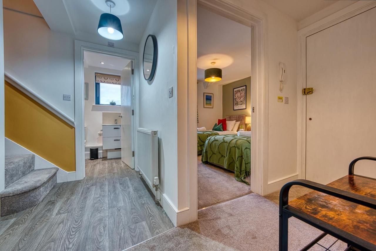 Ashcroft Loft By Timeless Stays - Stunning 3 Bedroom, 2 Bathrooms, Charming Central Apartment Featuring A Balcony Cirencester Exterior foto