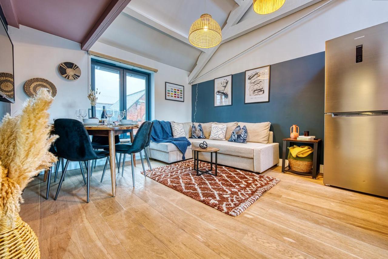 Ashcroft Loft By Timeless Stays - Stunning 3 Bedroom, 2 Bathrooms, Charming Central Apartment Featuring A Balcony Cirencester Exterior foto