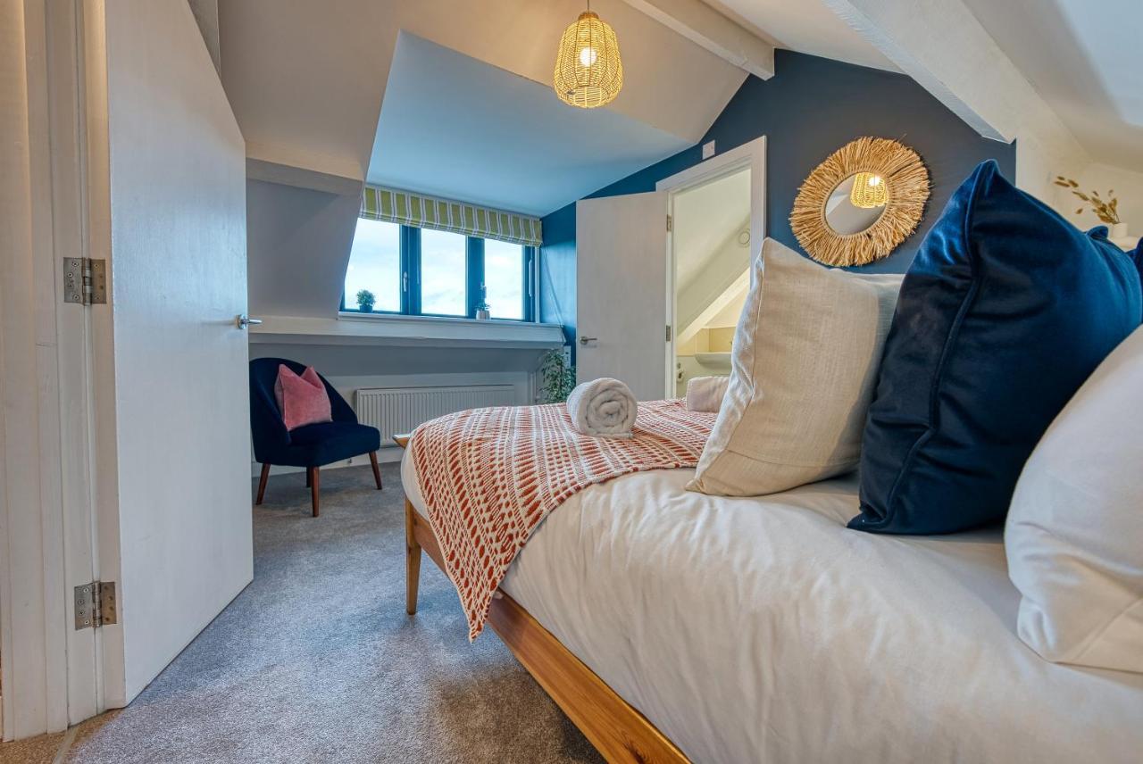 Ashcroft Loft By Timeless Stays - Stunning 3 Bedroom, 2 Bathrooms, Charming Central Apartment Featuring A Balcony Cirencester Exterior foto