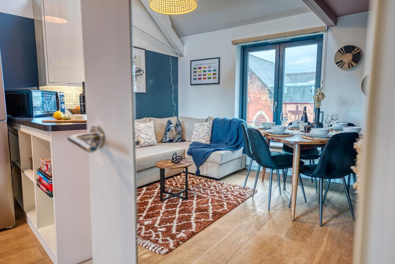 Ashcroft Loft By Timeless Stays - Stunning 3 Bedroom, 2 Bathrooms, Charming Central Apartment Featuring A Balcony Cirencester Exterior foto