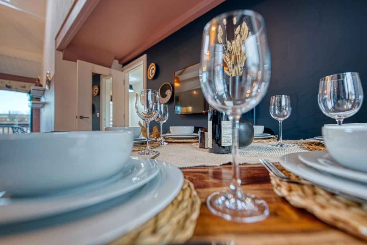 Ashcroft Loft By Timeless Stays - Stunning 3 Bedroom, 2 Bathrooms, Charming Central Apartment Featuring A Balcony Cirencester Exterior foto