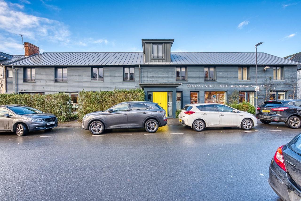 Ashcroft Loft By Timeless Stays - Stunning 3 Bedroom, 2 Bathrooms, Charming Central Apartment Featuring A Balcony Cirencester Exterior foto